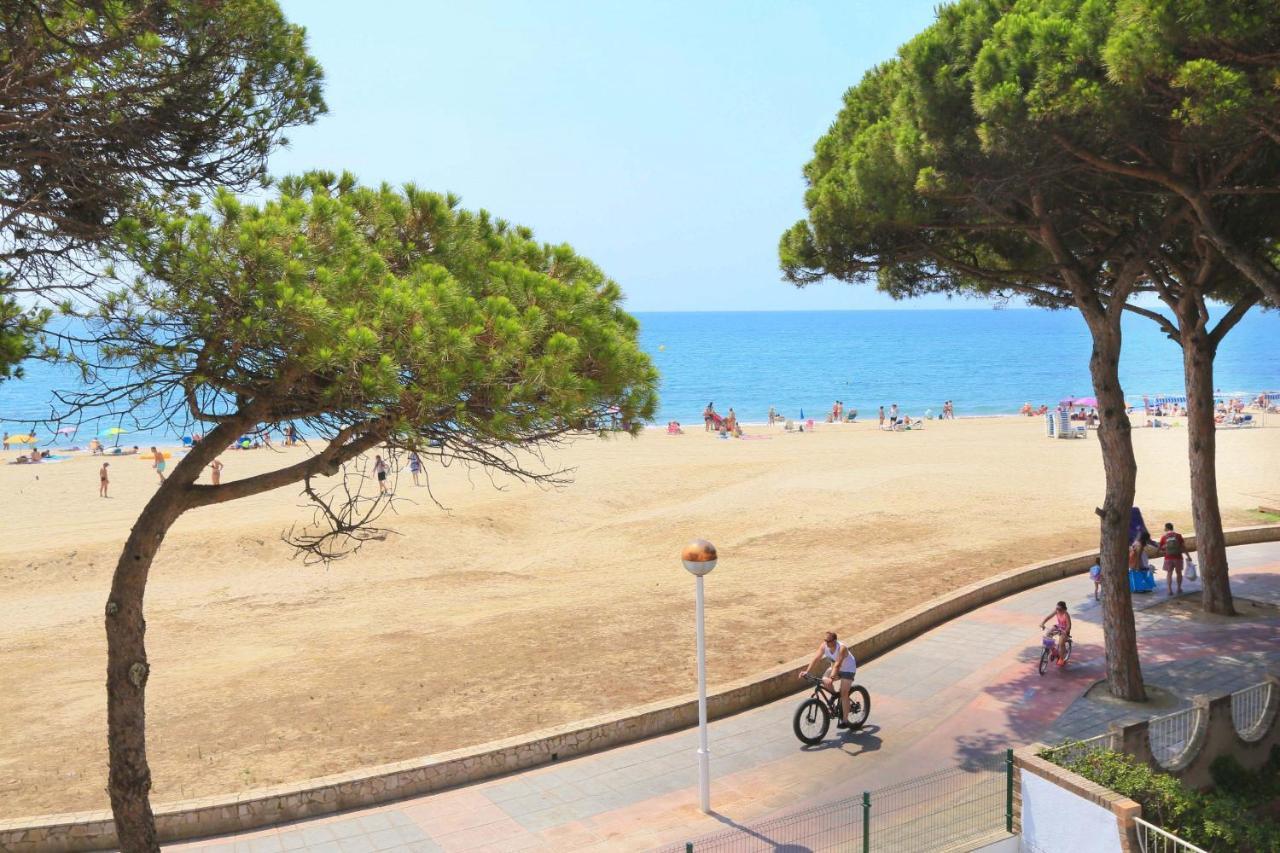 Playmar Litoral Costa Dorada - Only Families Apartment Cambrils Exterior photo