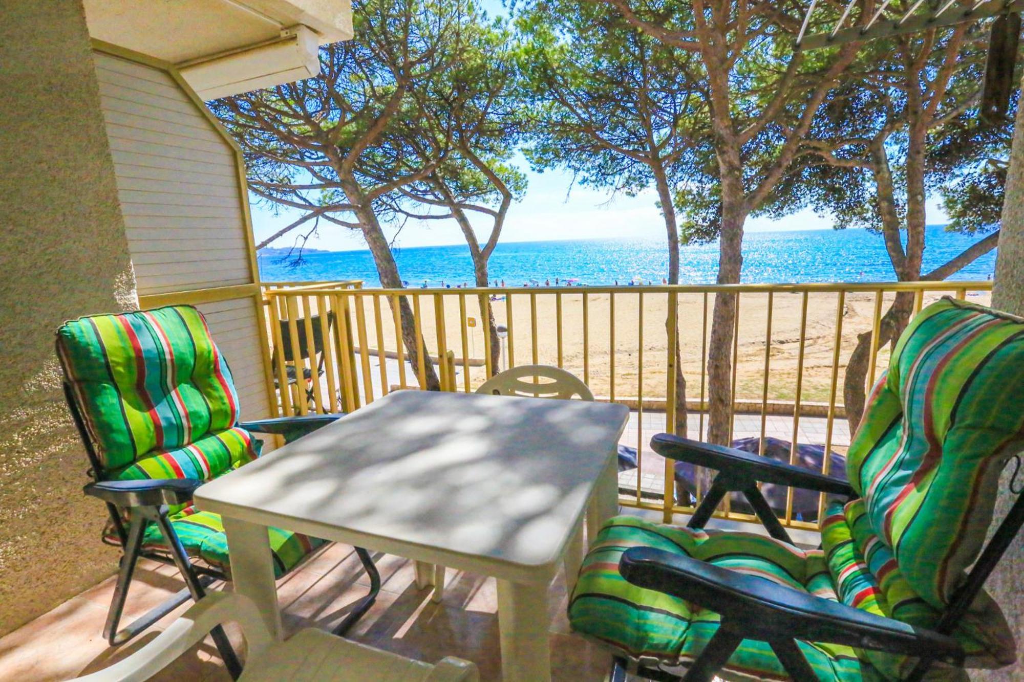 Playmar Litoral Costa Dorada - Only Families Apartment Cambrils Exterior photo