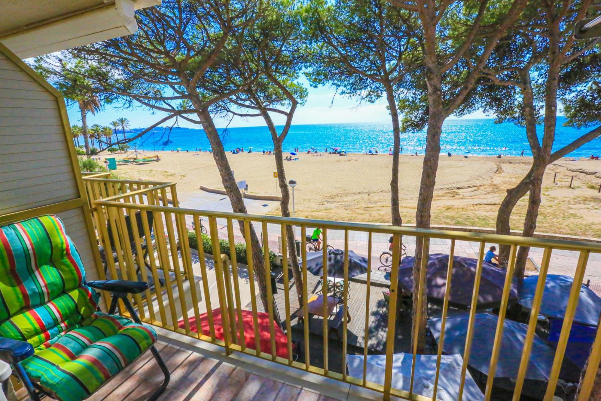 Playmar Litoral Costa Dorada - Only Families Apartment Cambrils Exterior photo