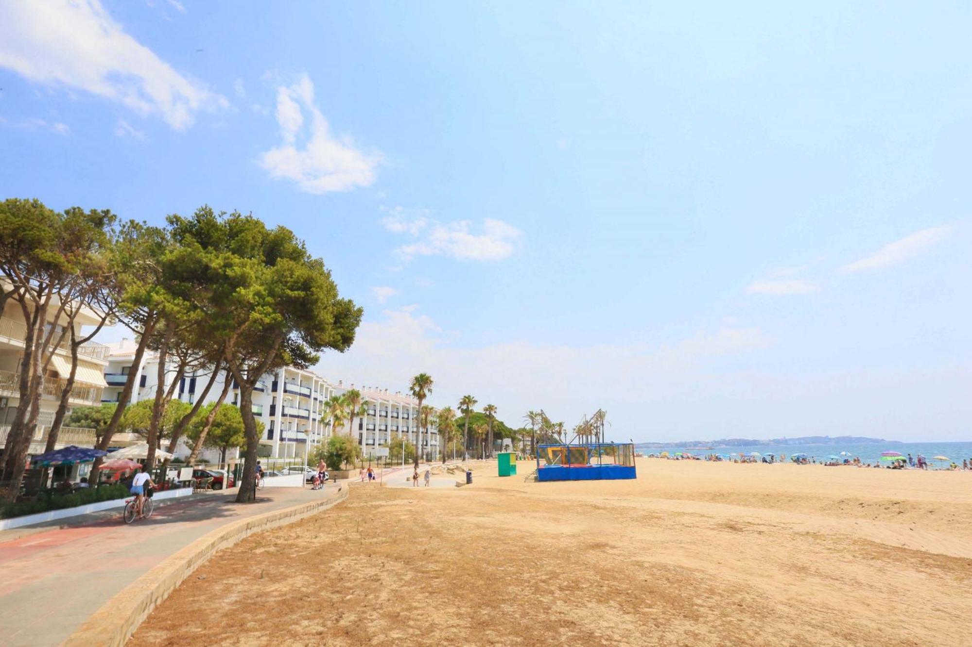 Playmar Litoral Costa Dorada - Only Families Apartment Cambrils Exterior photo